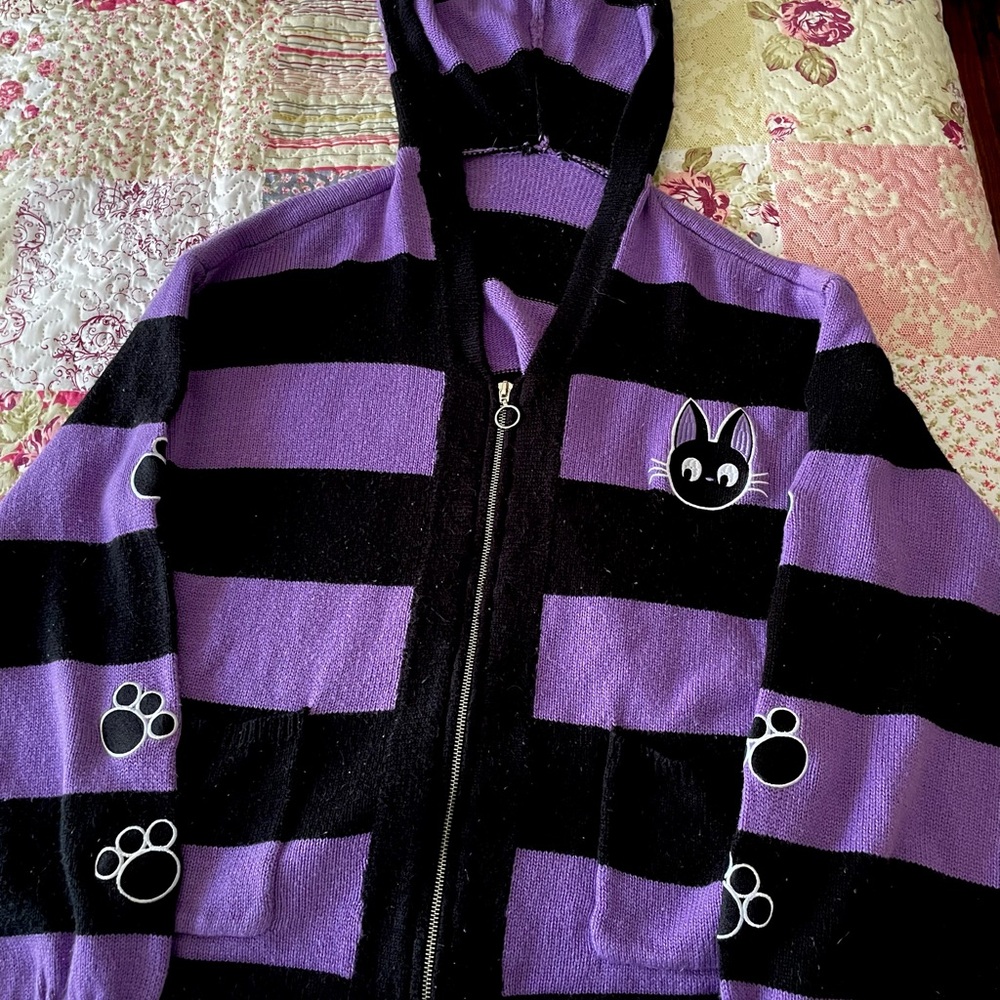 Hot Topic Kiki's Delivery Service Jiji zip-up sweater with hood